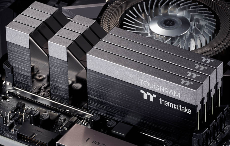 стильная память Thermaltake TOUGHRAM RGB с максимальной тактовой частотой 4600 mhz